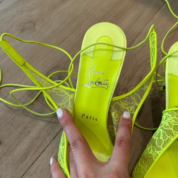 Christian Louboutin Kate 85mm Lace-Up
Lace Pumps Heels size 38.5 - Picture 3 of 10